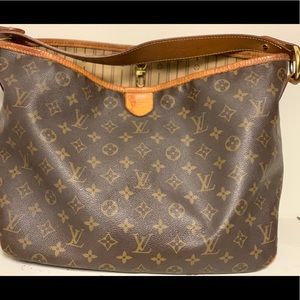 Louis Vuitton delightful MM monogram tote bag.